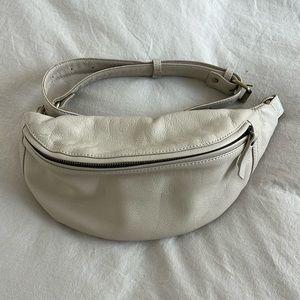 MANDRN Leather crossbody bag